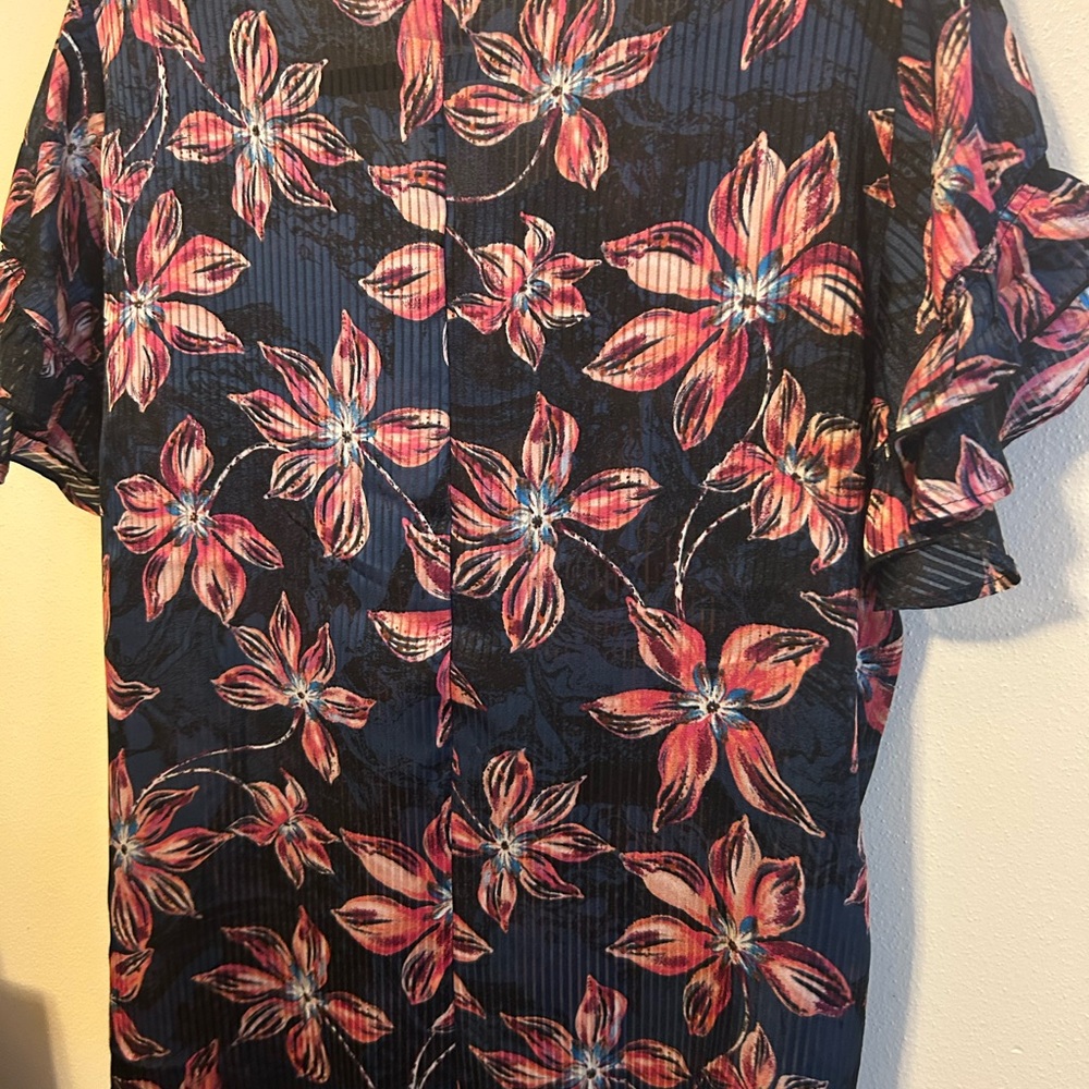 Fun Floral Ruffle Sleeve Top - Picture 4 of 6